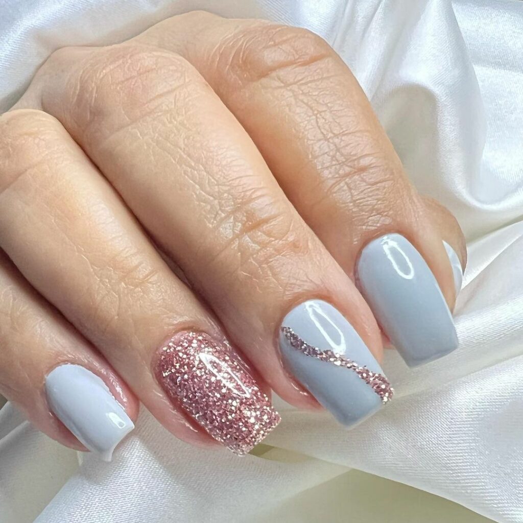 Unhas lindas e delicadas que eu recomendo que façam! Valem muito a pena ...