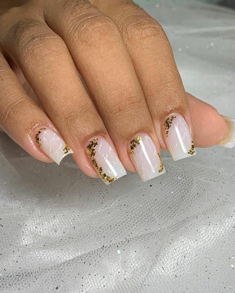 Unhas lindas com Folhas de ouro. Vem saber tudo sobre essa decoração ...