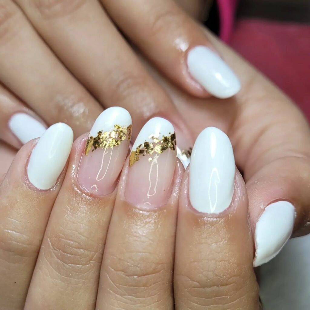 Unhas lindas com Folhas de ouro. Vem saber tudo sobre essa decoração ...